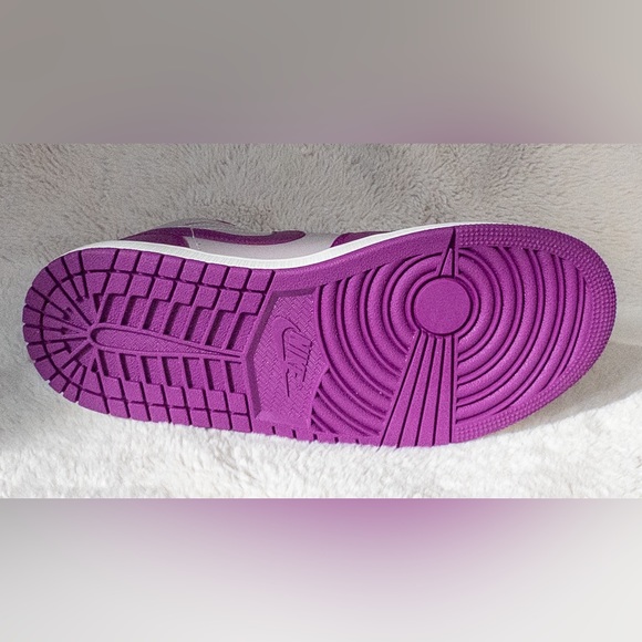 NIKE AIR JORDAN 1 MID “MAGENTA”, SIZE 8.5 - Picture 5 of 11